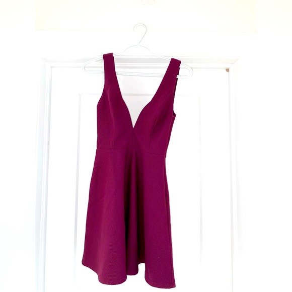 Burgundy bow back mini dress - Picture 1 of 3